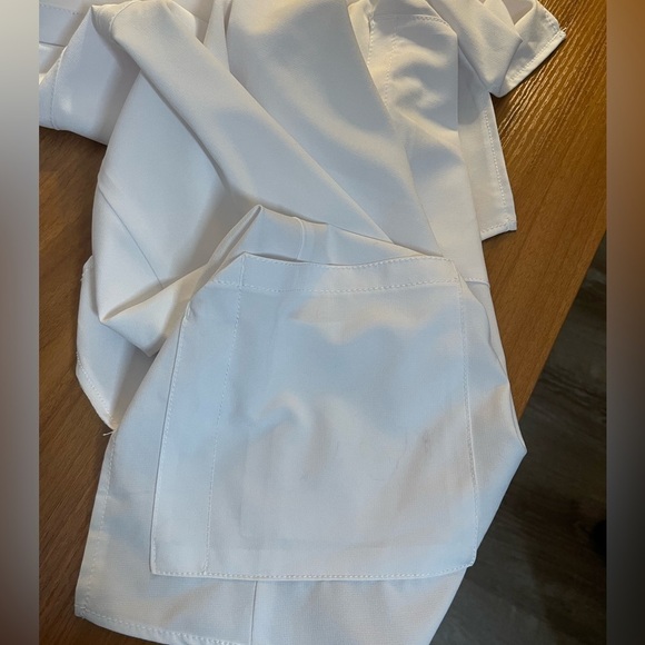 Carhartt white scrub top size Large - Picture 8 of 10